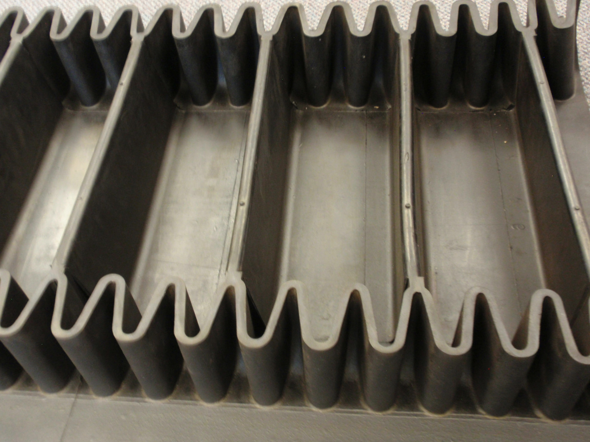CamWall corrugated sidewall belt with cross cleats, viewed at an angle