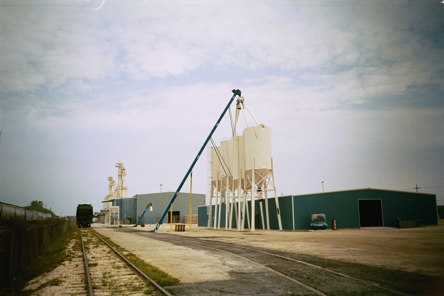 Archive photo of a Cambelt incline conveyor serving rail sidings