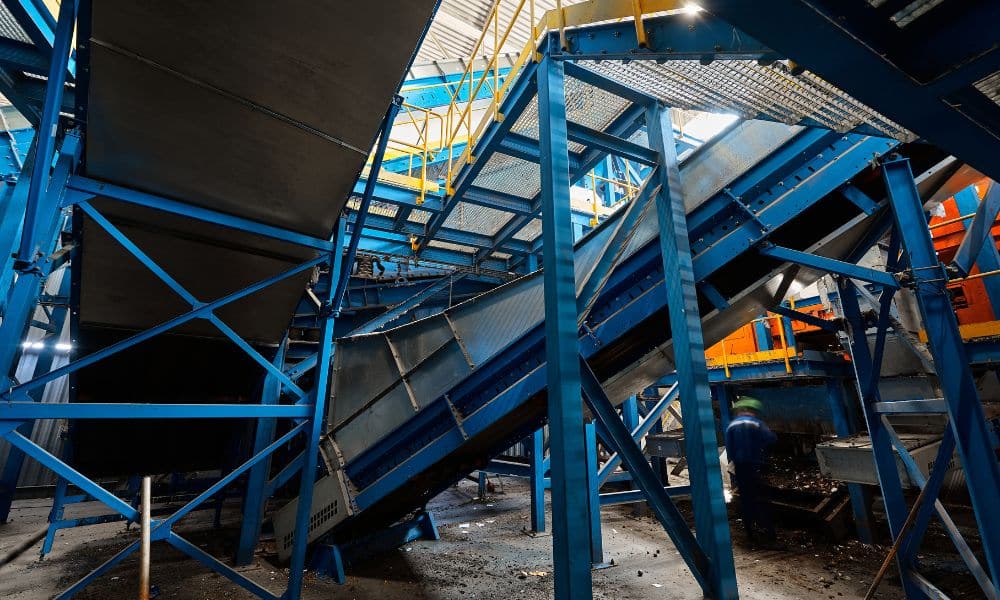 How Closed Conveyor Systems Increase Workplace Safety