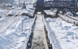 3 Industries That Use Cold-Resistant Conveyor Systems
