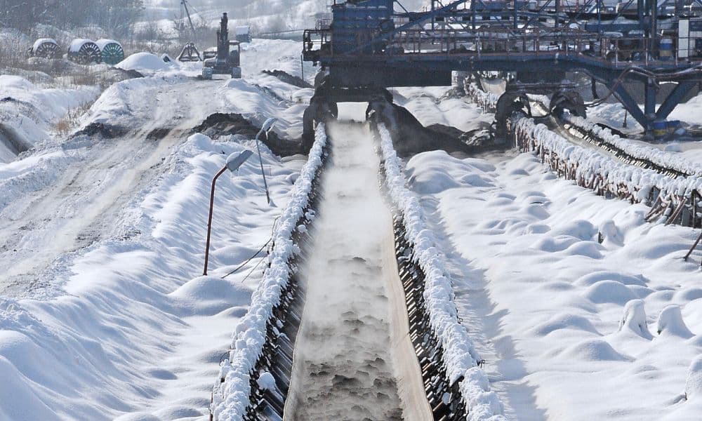 3 Industries That Use Cold-Resistant Conveyor Systems